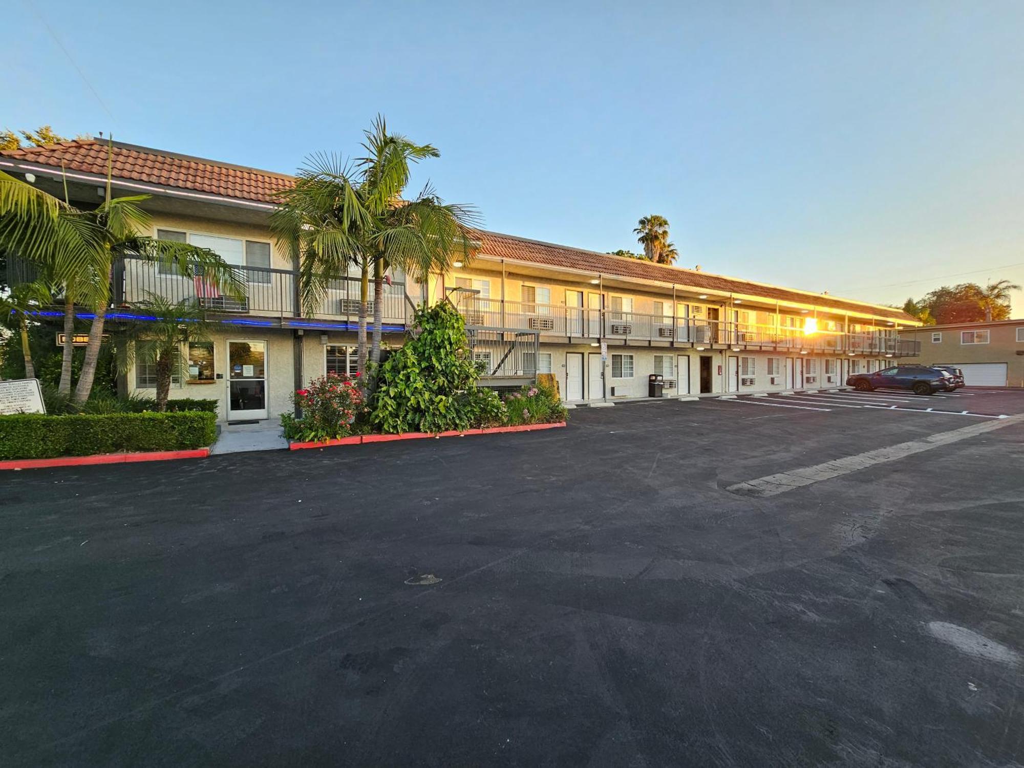 Travelodge Inn & Suites By Wyndham Fullerton Exterior foto