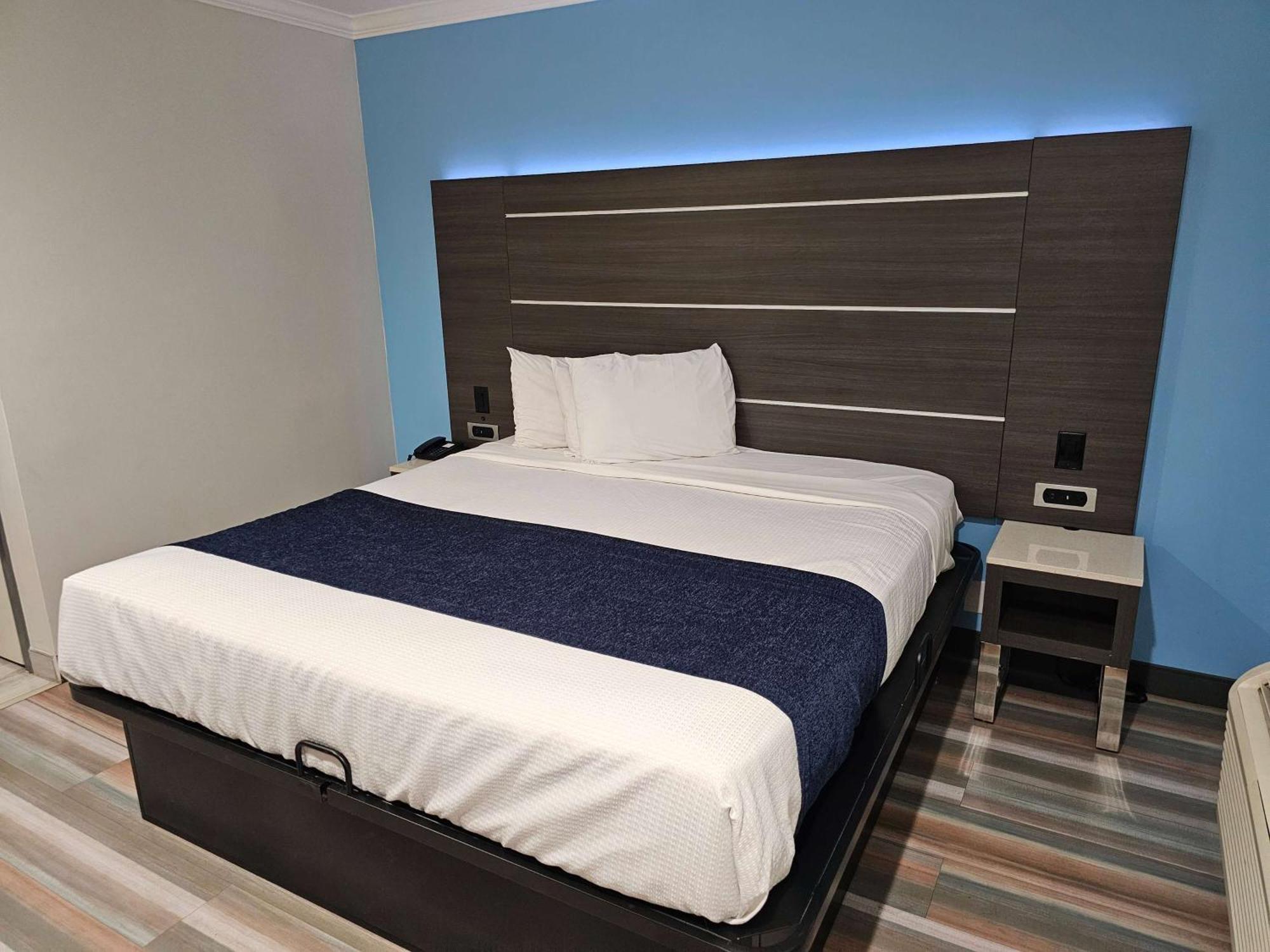 Travelodge Inn & Suites By Wyndham Fullerton Exterior foto