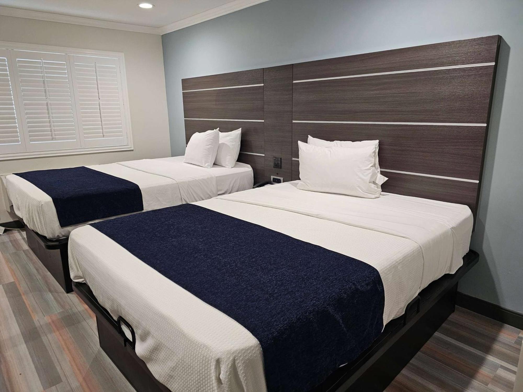 Travelodge Inn & Suites By Wyndham Fullerton Exterior foto