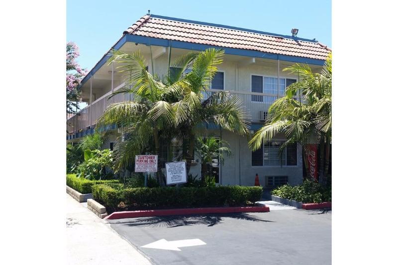 Travelodge Inn & Suites By Wyndham Fullerton Exterior foto
